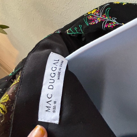 Mac Duggal Embroidered Dress NEW - Picture 9 of 9